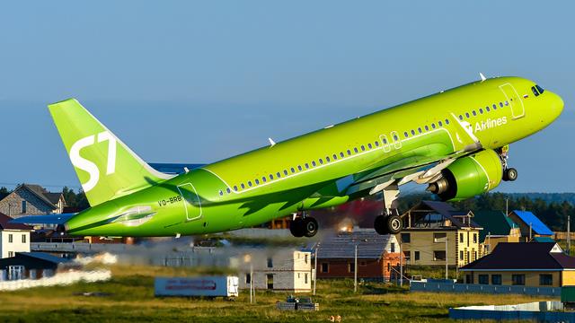 VQ-BRB:Airbus A320:S7 Airlines